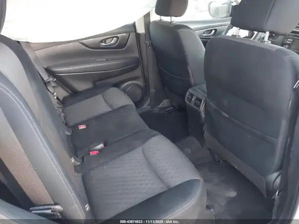 JN8AT2MT0HW136749 2017 NISSAN ROGUE - Image 8