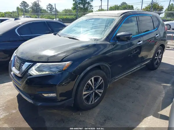 JN8AT2MT0HW137383 2017 NISSAN ROGUE - Image 2