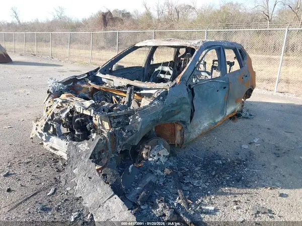JN8AT2MT0HW139733 2017 NISSAN ROGUE - Image 2