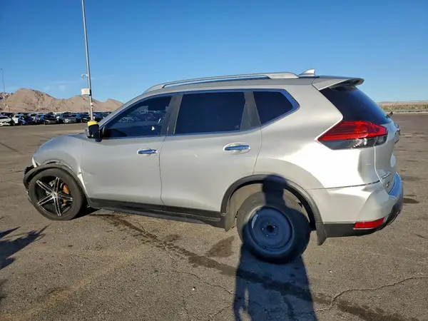 JN8AT2MT0HW140137 2017 NISSAN ROGUE - Image 2