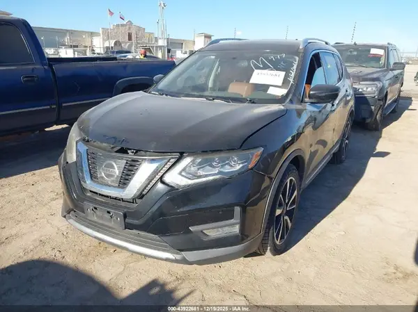 JN8AT2MT0HW141241 2017 NISSAN ROGUE - Image 2