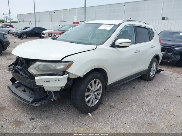 JN8AT2MT0HW141420 2017 NISSAN ROGUE - Image 2