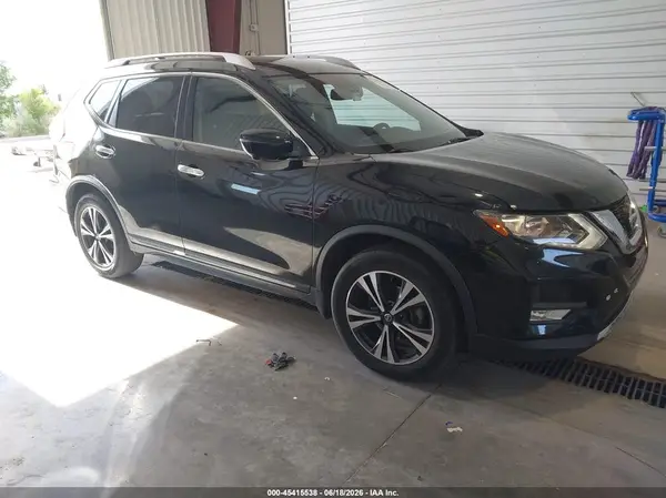JN8AT2MT0HW142311 2017 NISSAN ROGUE - Image 1