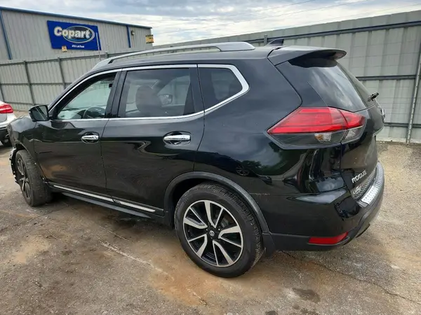 JN8AT2MT0HW144110 2017 NISSAN ROGUE - Image 2