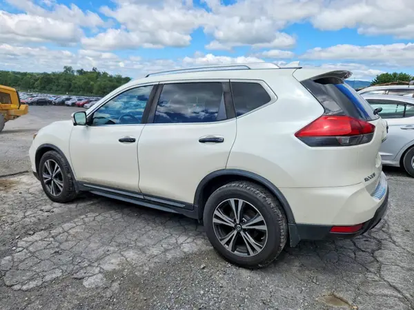 JN8AT2MT0HW145709 2017 NISSAN ROGUE - Image 2