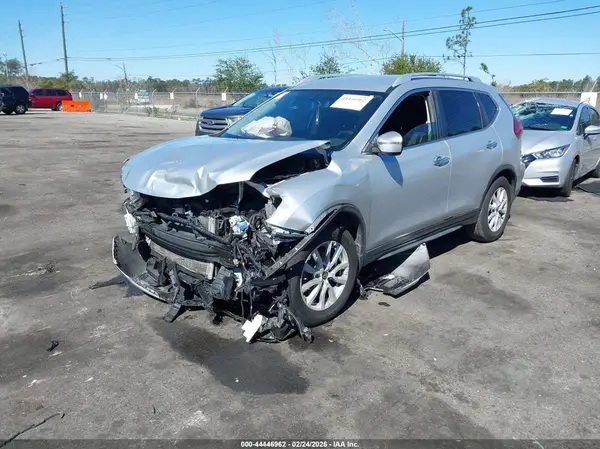 JN8AT2MT0HW151199 2017 NISSAN ROGUE - Image 2