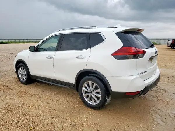 JN8AT2MT0HW152868 2017 NISSAN ROGUE - Image 2
