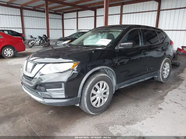 JN8AT2MT0HW154863 2017 NISSAN ROGUE - Image 2
