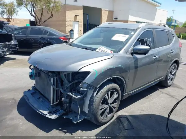 JN8AT2MT0HW380286 2017 NISSAN ROGUE - Image 2