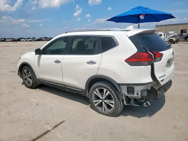 JN8AT2MT0HW380420 2017 NISSAN ROGUE - Image 2