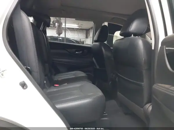 JN8AT2MT0HW386900 2017 NISSAN ROGUE - Image 8