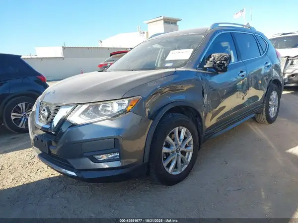 JN8AT2MT0HW391689 2017 NISSAN ROGUE - Image 2