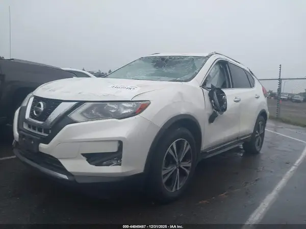 JN8AT2MT0HW393068 2017 NISSAN ROGUE - Image 2