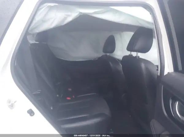 JN8AT2MT0HW393068 2017 NISSAN ROGUE - Image 8