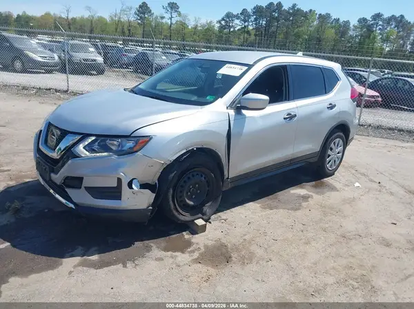 JN8AT2MT0HW396469 2017 NISSAN ROGUE - Image 2