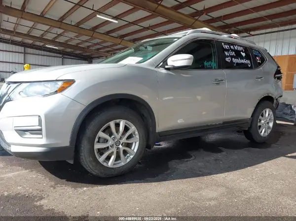 JN8AT2MT0HW397198 2017 NISSAN ROGUE - Image 2