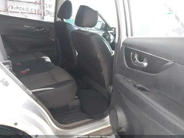 JN8AT2MT0HW397198 2017 NISSAN ROGUE - Image 8