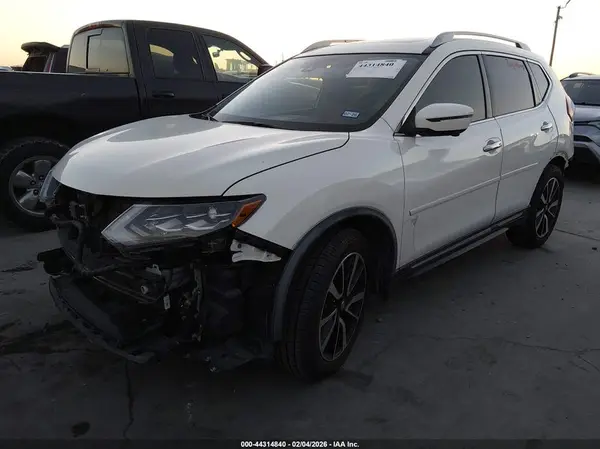 JN8AT2MT0HW399078 2017 NISSAN ROGUE - Image 2