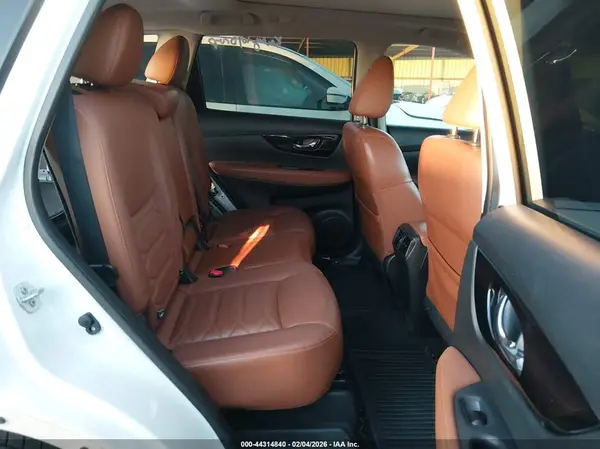 JN8AT2MT0HW399078 2017 NISSAN ROGUE - Image 8