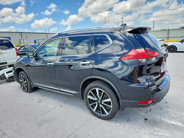 JN8AT2MT0HW400066 2017 NISSAN ROGUE - Image 2