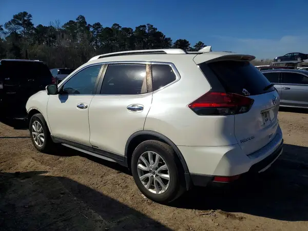 JN8AT2MT0HW400715 2017 NISSAN ROGUE - Image 2