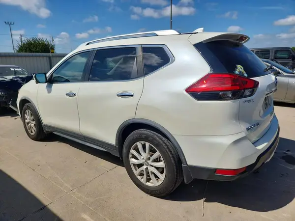 JN8AT2MT0HW400830 2017 NISSAN ROGUE - Image 2
