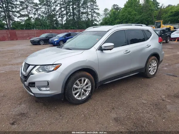 JN8AT2MT0HW401055 2017 NISSAN ROGUE - Image 2