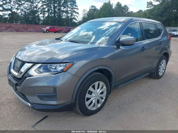 JN8AT2MT0HW401170 2017 NISSAN ROGUE - Image 2