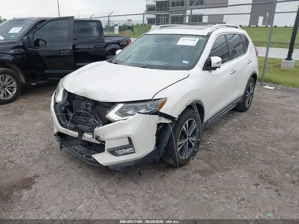 JN8AT2MT0HW404764 2017 NISSAN ROGUE - Image 2