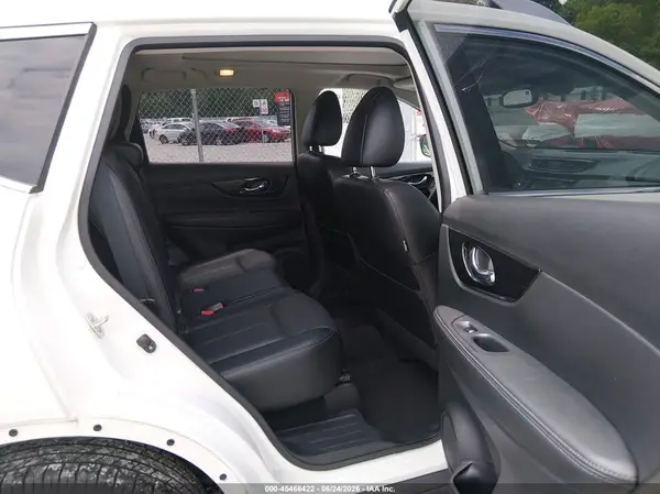 JN8AT2MT0HW405235 2017 NISSAN ROGUE - Image 8