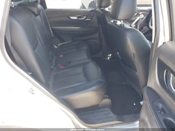 JN8AT2MT0HW405431 2017 NISSAN ROGUE - Image 8
