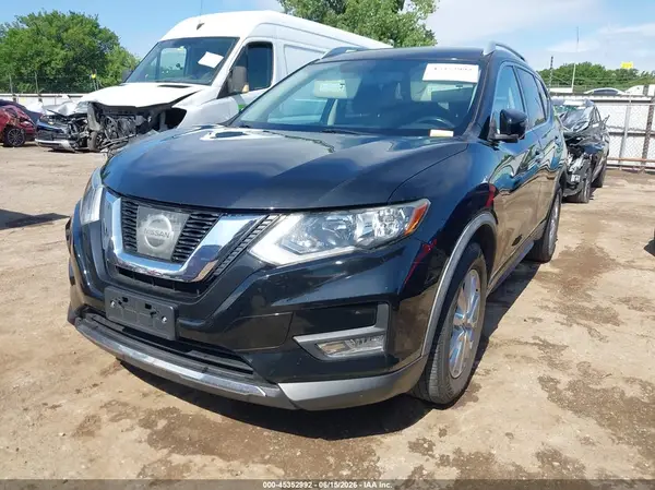 JN8AT2MT0HW405879 2017 NISSAN ROGUE - Image 2