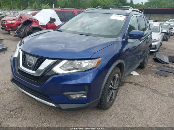 JN8AT2MT0HW407213 2017 NISSAN ROGUE - Image 2