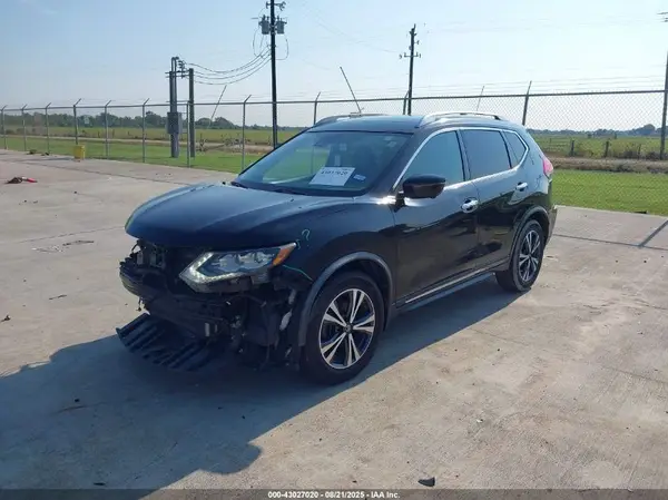 JN8AT2MT0HW407387 2017 NISSAN ROGUE - Image 2