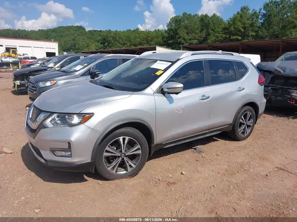 JN8AT2MT0HW407860 2017 NISSAN ROGUE - Image 2