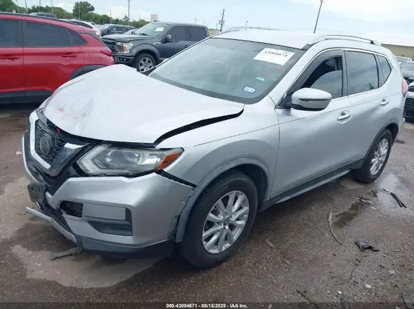 JN8AT2MT0JW454585 2018 NISSAN ROGUE - Image 2