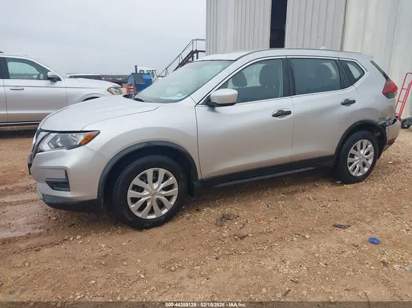 JN8AT2MT0JW460516 2018 NISSAN ROGUE - Image 2