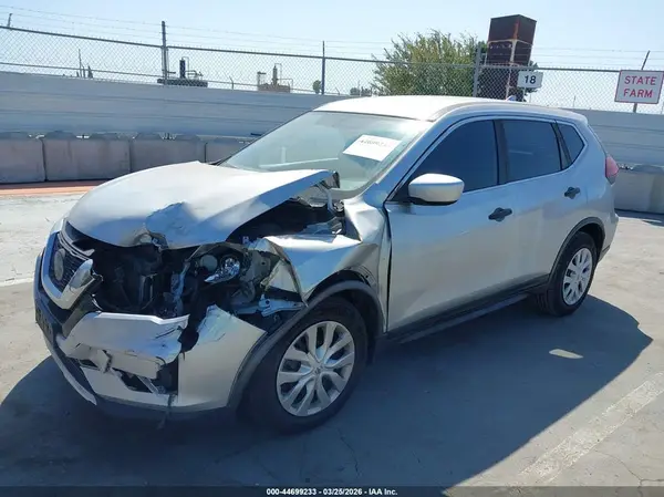 JN8AT2MT0JW460824 2018 NISSAN ROGUE - Image 2