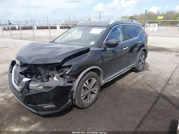 JN8AT2MT0JW463271 2018 NISSAN ROGUE - Image 2