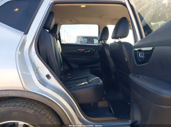 JN8AT2MT0JW464470 2018 NISSAN ROGUE - Image 8
