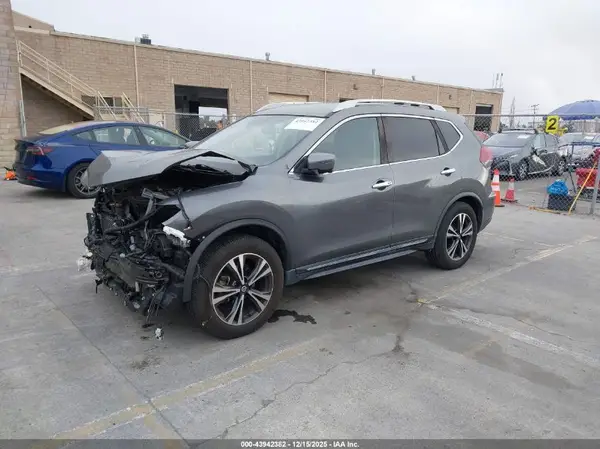 JN8AT2MT0JW464615 2018 NISSAN ROGUE - Image 2