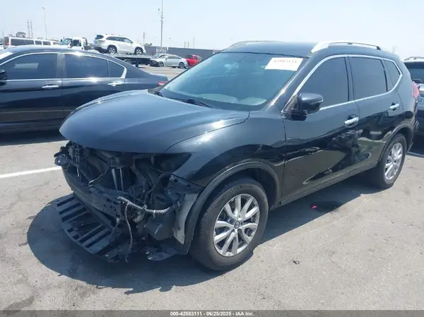 JN8AT2MT0JW470639 2018 NISSAN ROGUE - Image 2