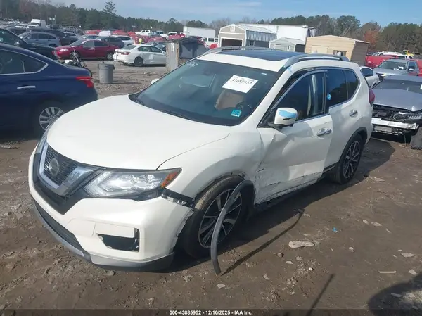 JN8AT2MT0JW485268 2018 NISSAN ROGUE - Image 2