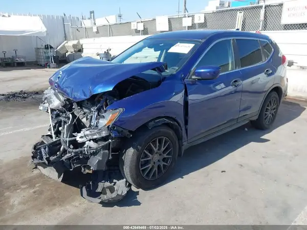 JN8AT2MT0KW253965 2019 NISSAN ROGUE - Image 2