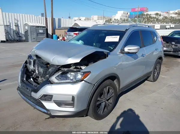 JN8AT2MT0KW264111 2019 NISSAN ROGUE - Image 2