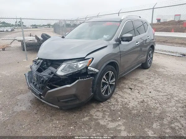 JN8AT2MT0KW268806 2019 NISSAN ROGUE - Image 2