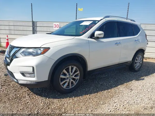 JN8AT2MT0KW502426 2019 NISSAN ROGUE - Image 2