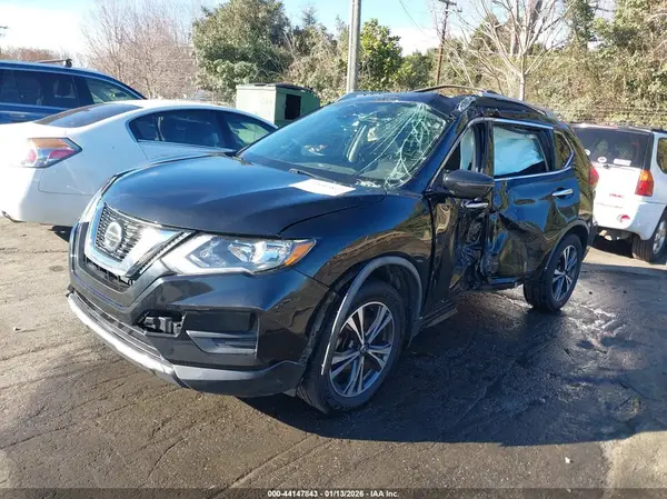 JN8AT2MT0KW503026 2019 NISSAN ROGUE - Image 2