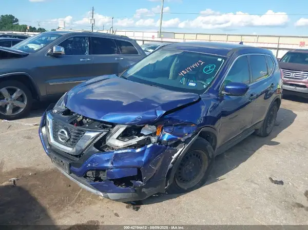 JN8AT2MT1HW130104 2017 NISSAN ROGUE - Image 2