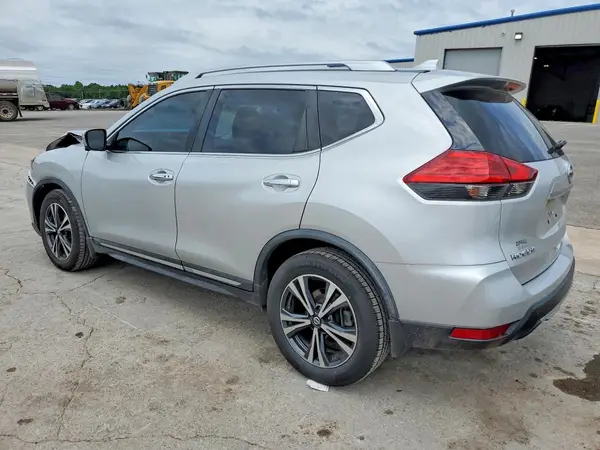 JN8AT2MT1HW132760 2017 NISSAN ROGUE - Image 2